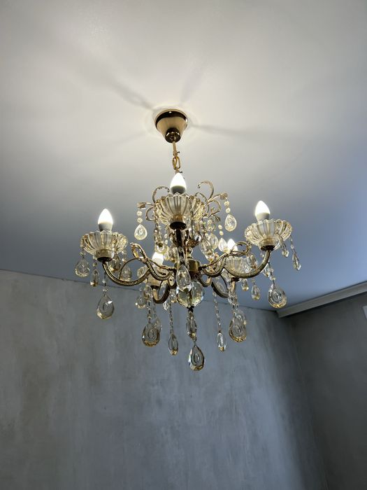 Продам люстры очень красивые