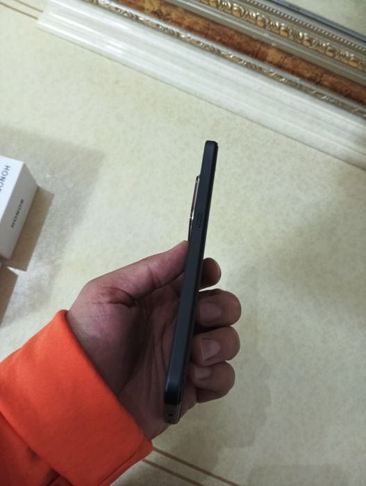 Honor X7D 8/256 Pochti Yengi