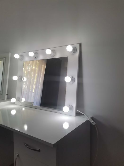 Огледало за грим с осветление