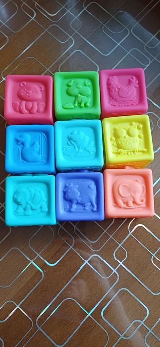 Лот бебешки играчки 6+ месеца