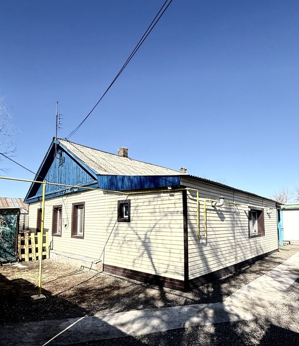 Продается полдома в хорошем районе!