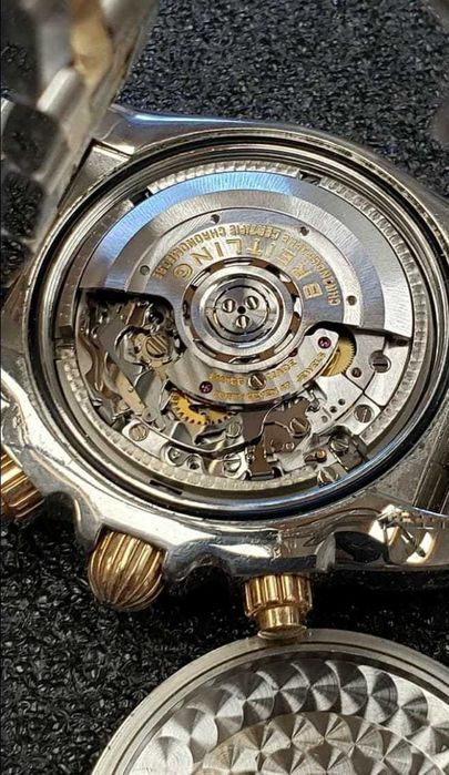 Breitling Chronomat 44 CB0110 Black Dial Bi-Tone Aur & Otel