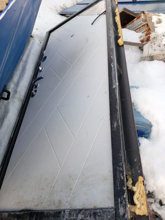 Продаются железные двери