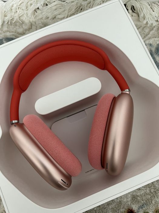 AirPods Max Red наушник