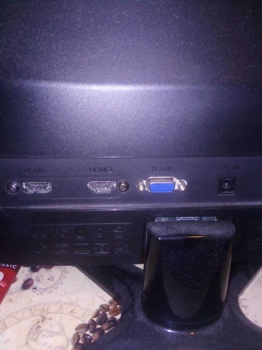 продавам LCD монитор