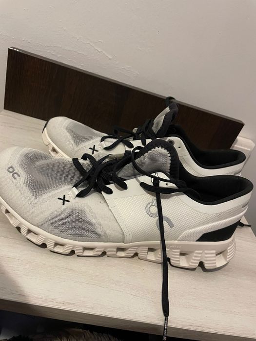 Se vând Adidasi cloud X