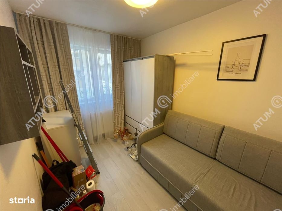 Apartament 3 camere decomandate si balcon inchis zona Strand Sibiu
