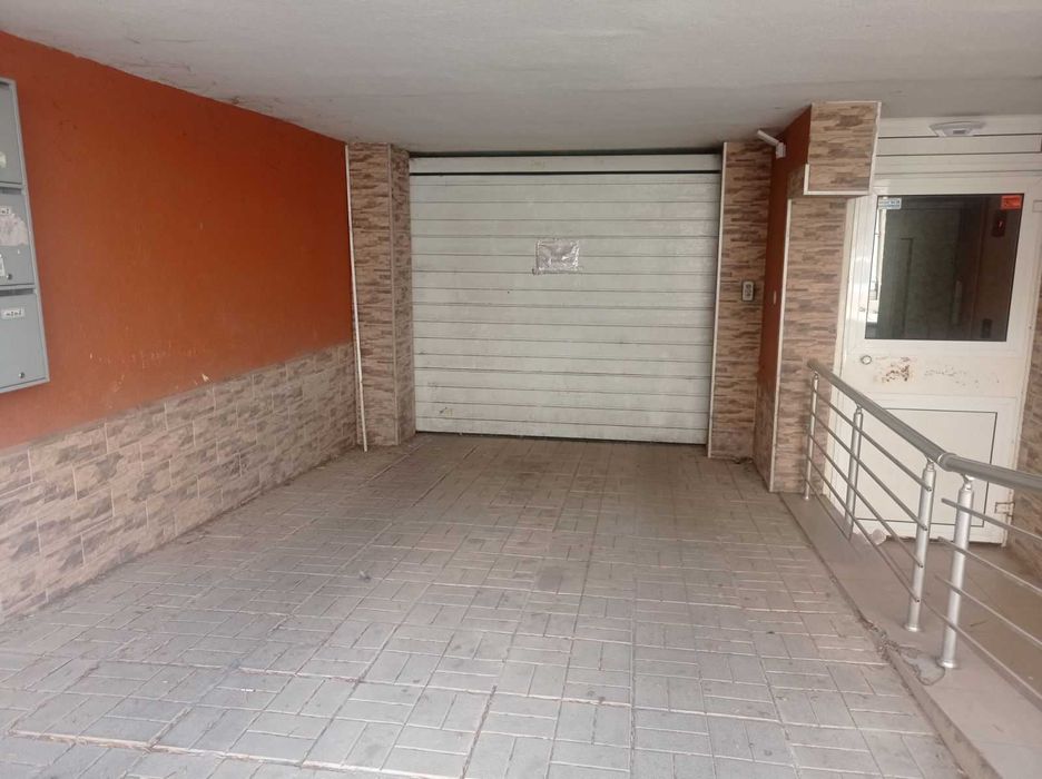 Дава се под наем Гараж / Паркомясто в Варна, Колхозен пазар - 15 кв.м за 29990 € - Снимка #2