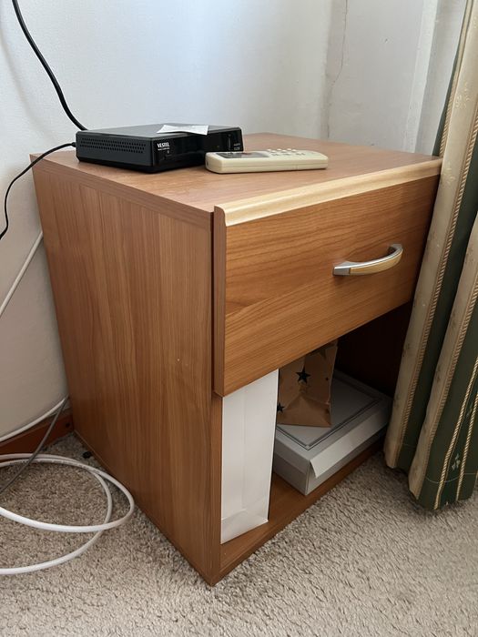 Mobila dormitor, pat + 2 noptiere, comoda si dulap de haine