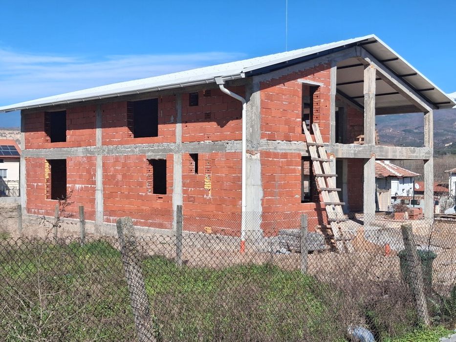 Продава къща на 140 км. От София и на 140 км от Гръцкото море