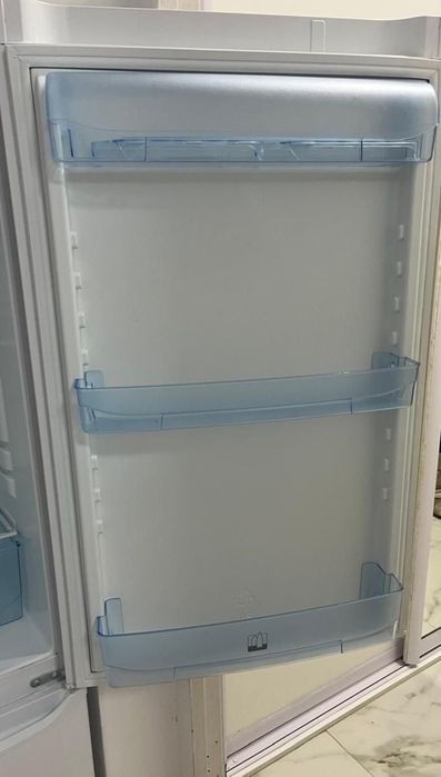 Srochna olsela kelishib beraman Muzlatgich srochna sotiladi POZIS YANG