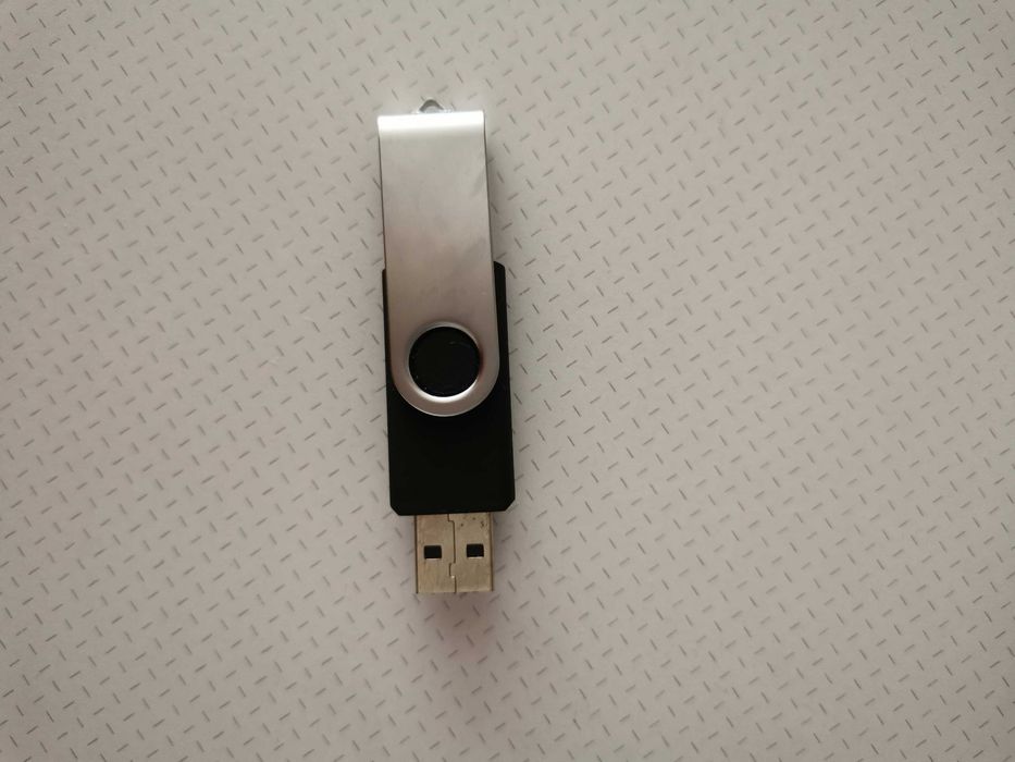 Флашка 16GB - 60 броя