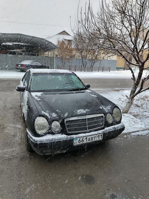Срочно продаётся мерседес бенц Е240, 1998г,в.