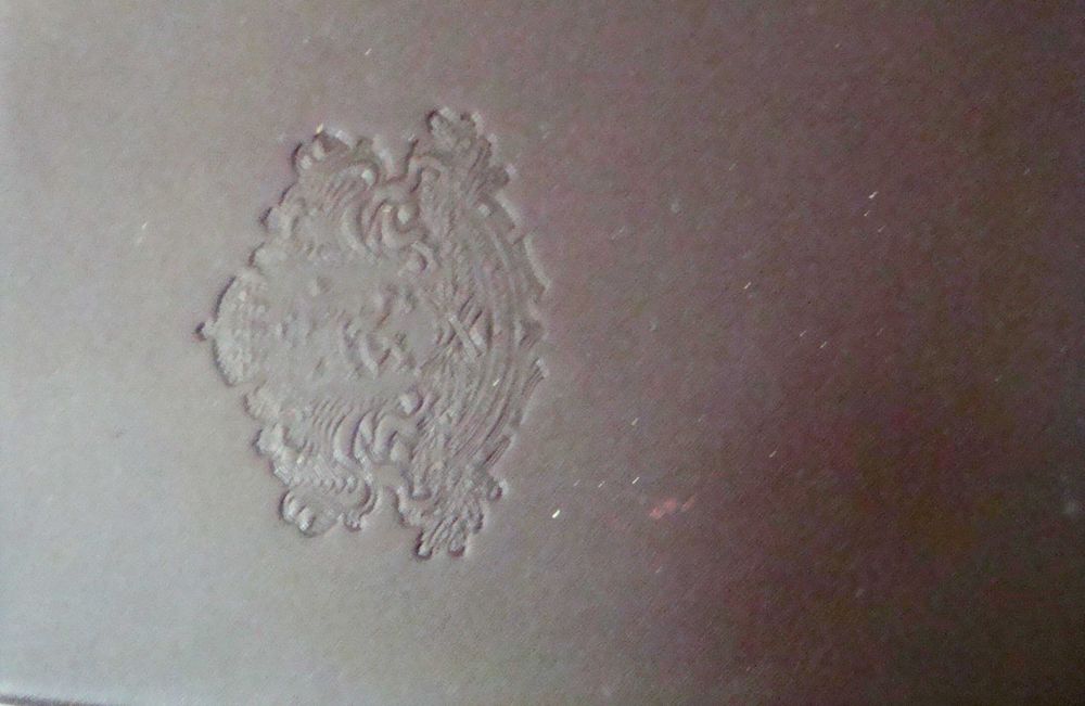 Два кожени калъфа за задграничен паспорт