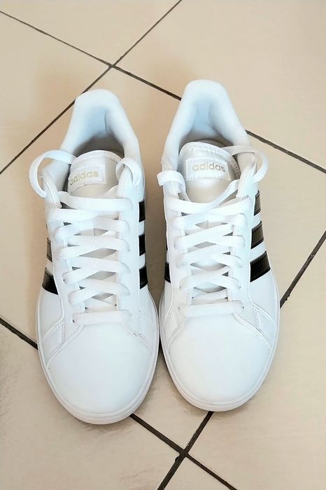Дамски обувки adidas