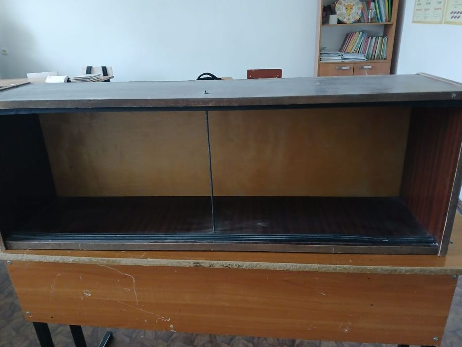 Полочки для книг