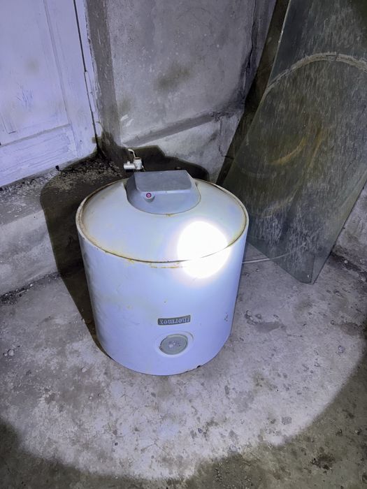 Аристон на запчать итд