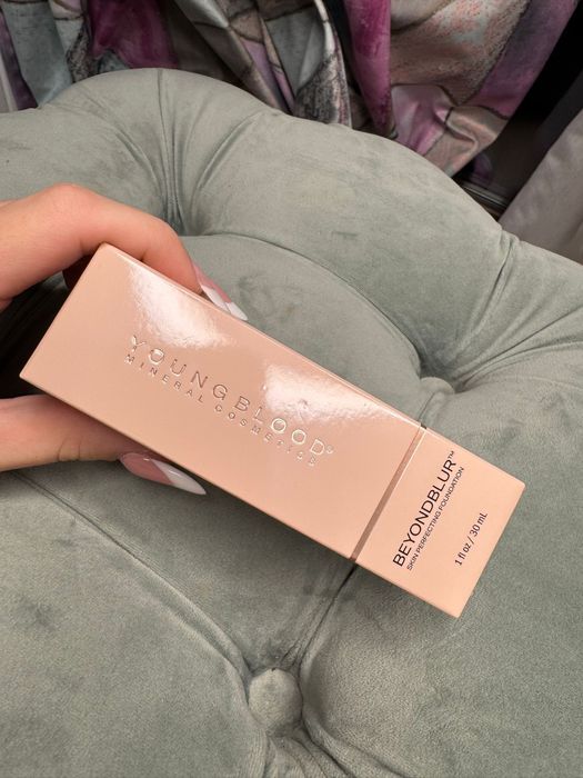 Fond de ten Youngblood mineral cosmetics beyond blur skin