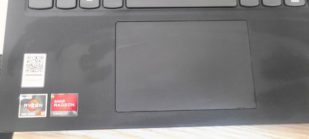 Lenovo notebook sotiladi