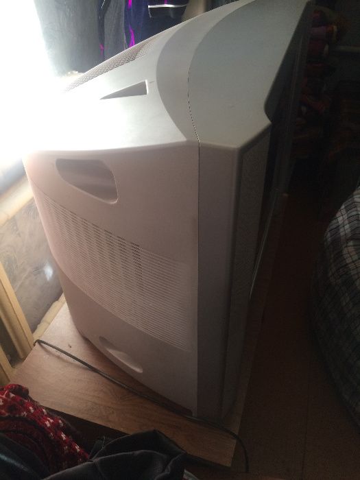 Продам телевизор вместе с подставкой