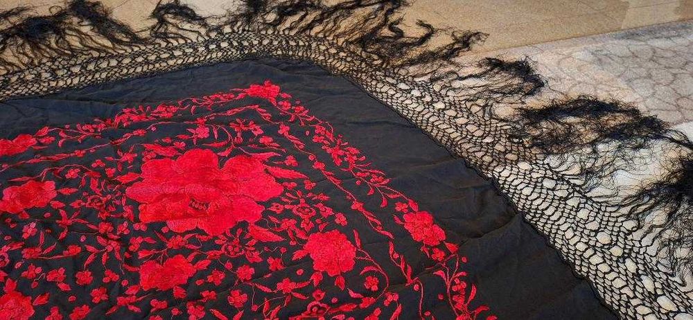 Sal brodat matase, original, dans traditional Spania