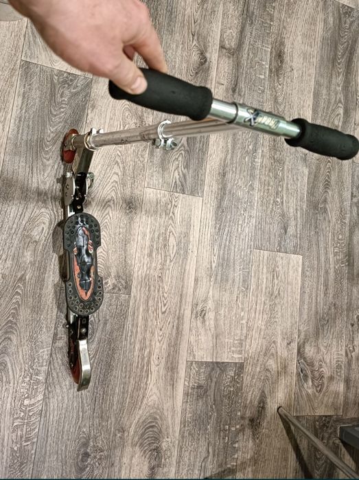 Продам самокат для детей от 4 до 8 лет