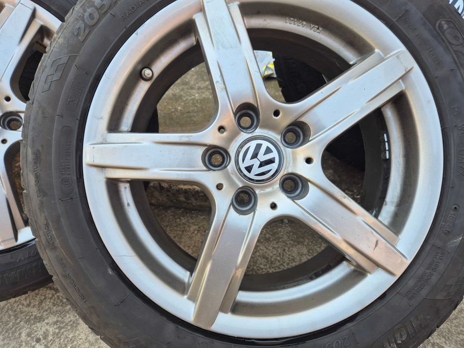 Продават се джантите с гумите