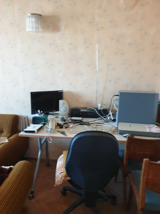 Продавам професионално бюро в Разград