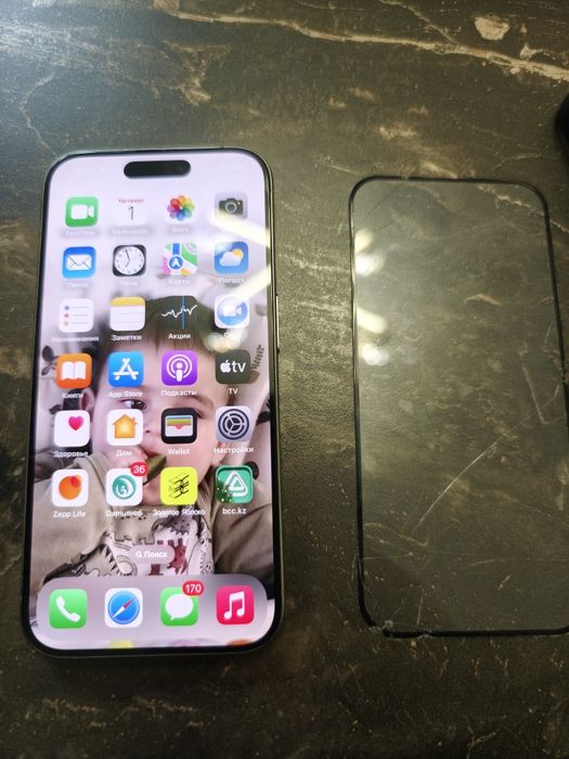 iPhone 15 pro 256 titanium