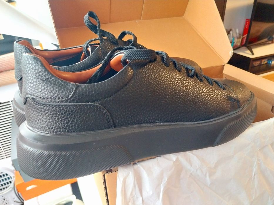 Se vinde pantofi piele Lufian