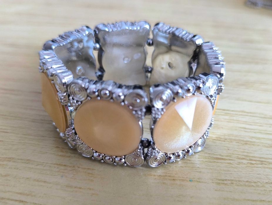 Дамски гривни - 3 лв.