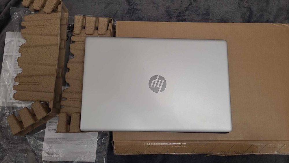 Laptop HP 17-cp0xxx - Ryzen 3 5300u, 8 GB RAM , 512 ssd , w11 , display 17.3 -nou