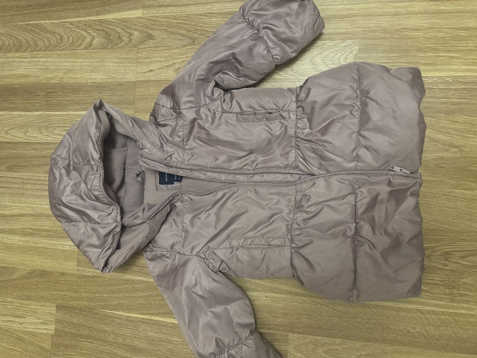 Продам комбенизоны , куртки на девочку.