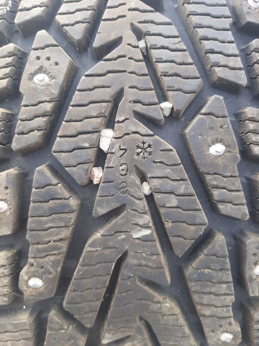 Продам шины. 215/55/17 нокиан