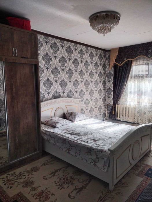 Eshonguzarda 3 xonali uy sotiladi