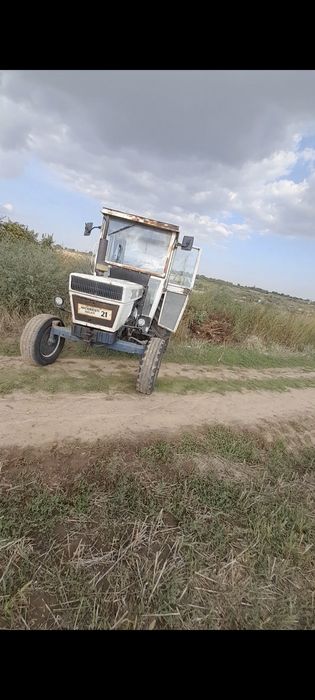 Vând tractor lamborghini r480  și masă porumb 6 rânduri