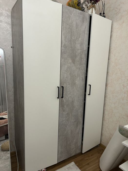 Шкаф новый в отличном состоянии