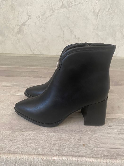 Продам осенние ботинки