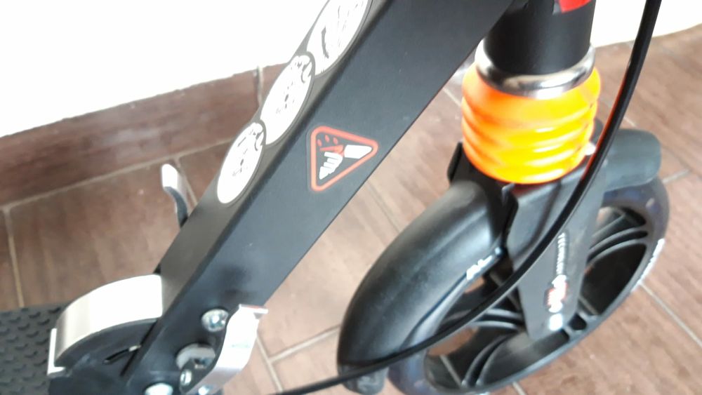 Trotineta adulti 2 amortizoare. Frana de mana. 100 kg. Noua!