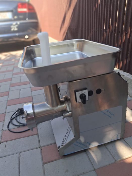 Mașină de tocat carne profesională FULL INOX – 230V
