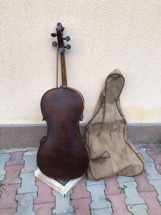 Violoncel vechi de colecție