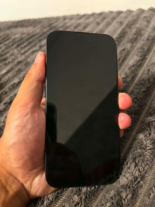 Vând iPhone 15 impecabil..
