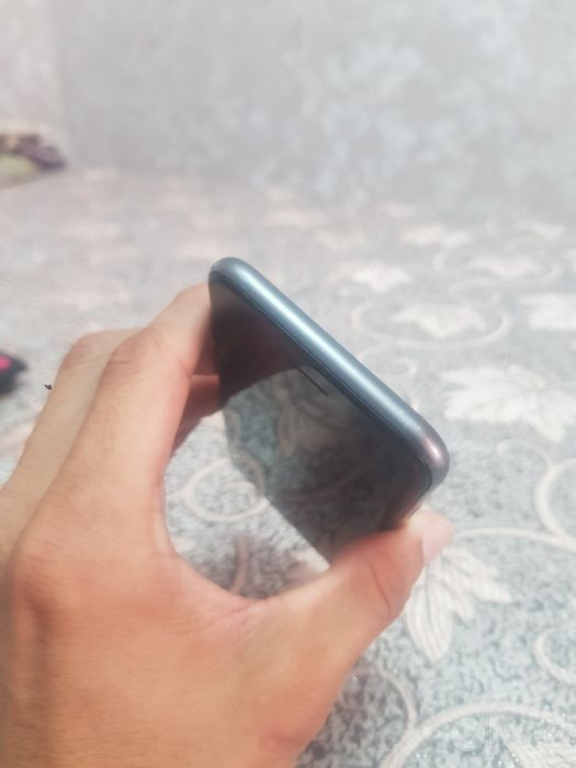 Iphone 8 sotiladi