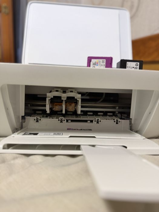 Красочный принтер HP DeskJet 2320