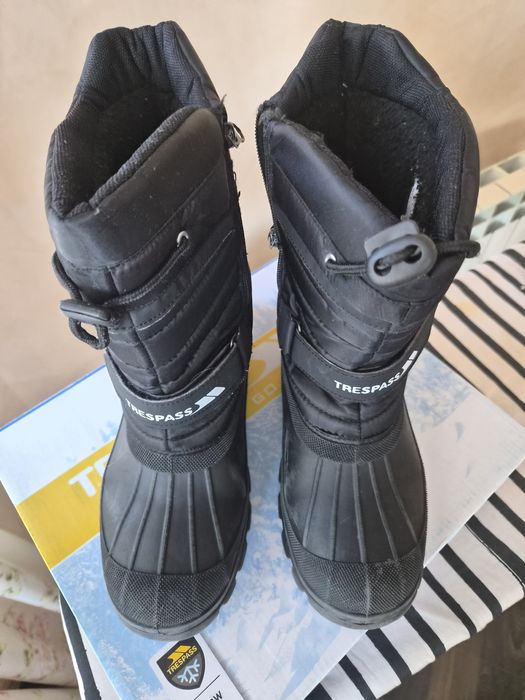 Продавам Ботуши Trespass