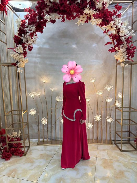 Вечерние платья, одевалось  лишь один раз