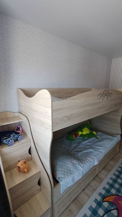 Двухъярусная кровать