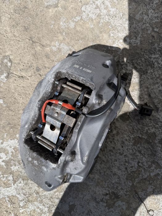 Предни спирачни апарати Brembo 17Z от VW Toureg
