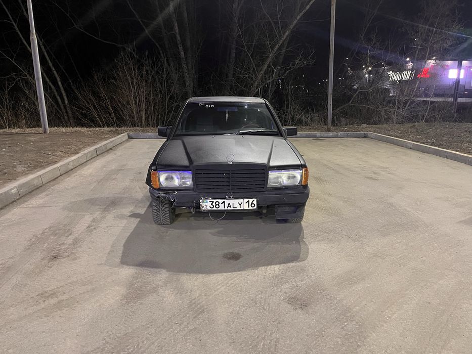 Mercedes e 190.
