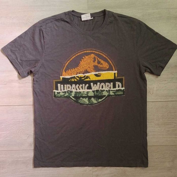 Мъжка тениска Jurassic World, размер M - като нова!